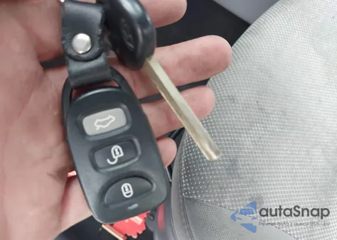 2014 Hyundai Accent Gls z USA, uszkodzony, nr VIN KMHCT4AE2EU668562